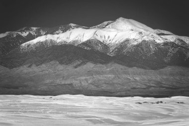 Sierra Blanca Tepesi Alamogordo, New Mexico yakınlarındaki White Sands Ulusal Parkı 'ndan görüldü..