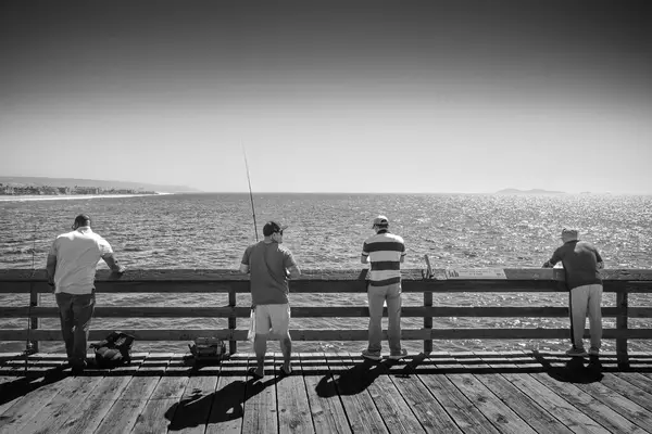 Чотири Людини Риби Пірсу Імперському Пляжі Каліфорнія — стокове фото