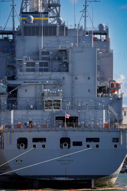 USNS Harvey Milk (T-AO-206), Norfolk, Virginia 'daki askeri liman komutanlığı..