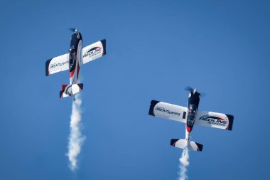 Virginia Beach, Virginia 'daki 2024 NAS Oceana Airshow' da Redline Airshow gösterisi.