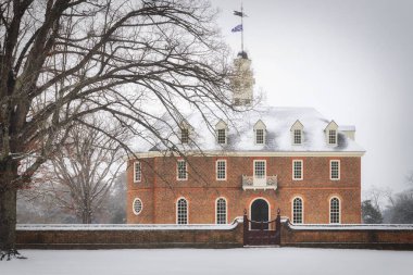 Virginia, Williamsburg 'daki Virginia Capitol' de Şubat ayında yeniden inşa edilen kar fırtınası.