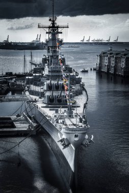 USS Wisconsin Norfolk, Virginia 'daki Nauticus Müzesi' ndeki rıhtımında bulunuyor..