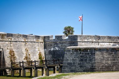 The Spanish Cross of Burgundy flag flies over the Castillo de San Marcos National Monument at Saint Augustine, Florida.
