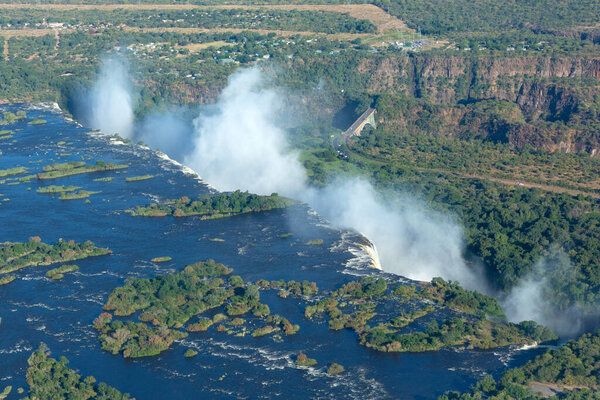 Водопад Виктория и великая река Замбези в Зимбабве с воздуха.