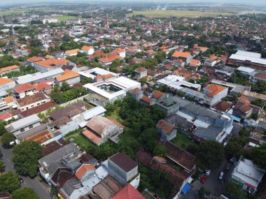 Pati Regency şehir merkezinin hava görüntüsü. Pati Regency, Orta Java Eyaleti 'nde bir naipliktir. Bu bölge Pati Bumi Mina Tani sloganıyla ünlüdür..