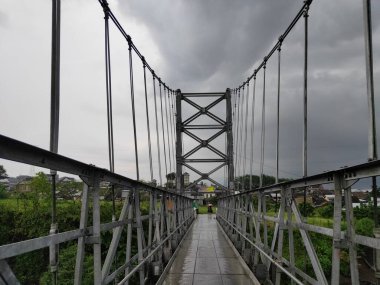 Temanggung naip Central Java Endonezya 'daki Jokowi progo Kali Galeh Sekrikil Sanggen Soropadan köprüsünün görkemli mimarisi.