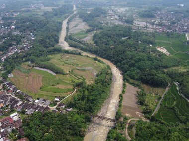 Temanggung Regency, Central Java, Endonezya 'daki tarım tarlalarının ve yerleşim alanlarının hava görüntüsü