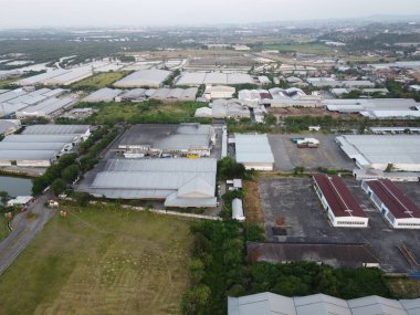 Endonezya devleti tarafından yönetilen bir sanayi bölgesinin hava manzarasının ihtişamı