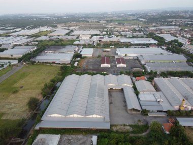 Endonezya devleti tarafından yönetilen bir sanayi bölgesinin hava manzarasının ihtişamı