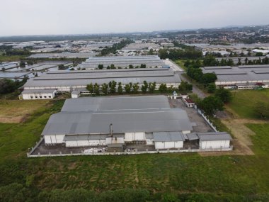 Endonezya devleti tarafından yönetilen bir sanayi bölgesinin hava manzarasının ihtişamı