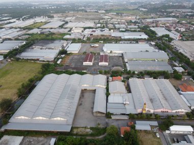Endonezya devleti tarafından yönetilen bir sanayi bölgesinin hava manzarasının ihtişamı