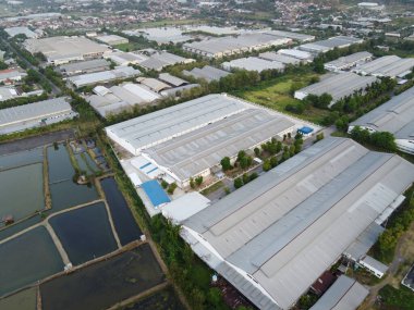 Endonezya devleti tarafından yönetilen bir sanayi bölgesinin hava manzarasının ihtişamı