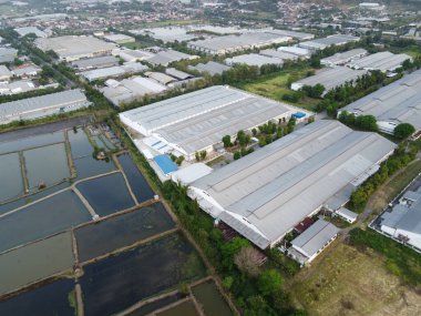 Endonezya devleti tarafından yönetilen bir sanayi bölgesinin hava manzarasının ihtişamı