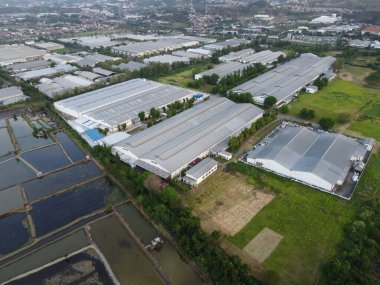 Endonezya devleti tarafından yönetilen bir sanayi bölgesinin hava manzarasının ihtişamı