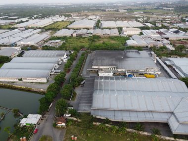 Endonezya devleti tarafından yönetilen bir sanayi bölgesinin hava manzarasının ihtişamı