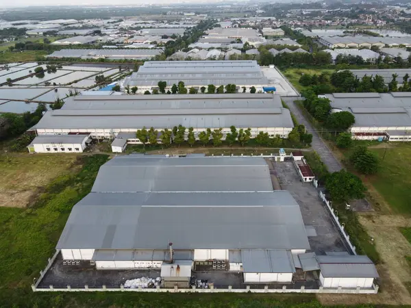 Endonezya devleti tarafından yönetilen bir sanayi bölgesinin hava manzarasının ihtişamı