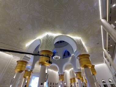 Şeyh Zayed Solo Camii: Muhteşem ve bilgilendirici Dini Turizm Merkezi Olmak