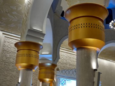 Şeyh Zayed Solo Camii: Muhteşem ve bilgilendirici Dini Turizm Merkezi Olmak