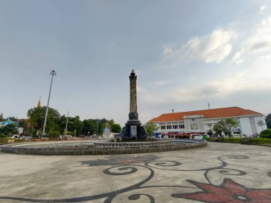 Tugu Muda, Semarang 'daki beş günlük savaşta ölen kahramanların anısına dikilmiş bir anıttır..