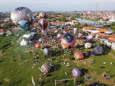 Pekalongan sıcak hava balonu festivali, Trkiye 'deki CAPPADOCIA festivalini taklit eden kültürel bir etkinliktir.