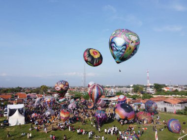 Pekalongan sıcak hava balonu festivali, Trkiye 'deki CAPPADOCIA festivalini taklit eden kültürel bir etkinliktir.