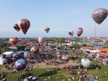 Pekalongan sıcak hava balonu festivali, Trkiye 'deki CAPPADOCIA festivalini taklit eden kültürel bir etkinliktir.