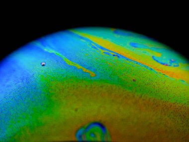 Makro fotoğrafçılığın güzelliği renkli gökkuşağı kabarcıkları köpük sabun köpükleri
