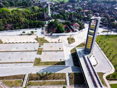 Endonezya Borobudur Tapınağı 'nın öncelikli turistik alanlarından biri olan Mungkid' te inşa edilen, Magelang 'daki Merkez Java' daki en büyük büyük cami.
