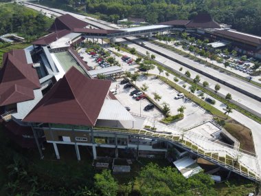 Merkez Java 'daki Semarang Solo paralı yolunun Lüks Dinlenme Alanı. Km 456 Salatiga, 5 Dağ Arasındaki Alışveriş Merkezi gibi.