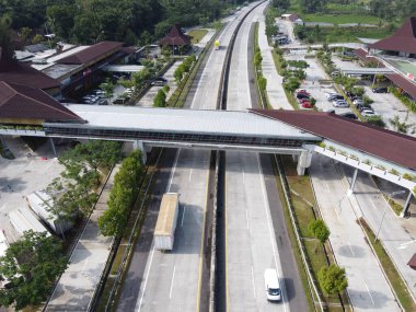 Merkez Java 'daki Semarang Solo paralı yolunun Lüks Dinlenme Alanı. Km 456 Salatiga, 5 Dağ Arasındaki Alışveriş Merkezi gibi.