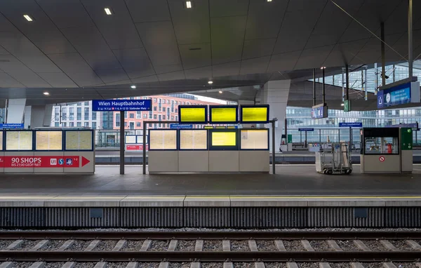 Wenen Oostenrijk November 2022 Toonborden Met Passagiersinformatie Het Centraal Station — Stockfoto