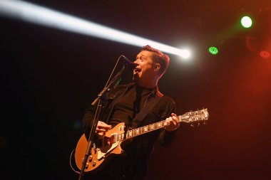 Rio de Janeiro, Brezilya, 21 Ekim 2022. Şarkıcı ve gitarist Isaac Hanson, Amerikalı grup Hanson 'ın The City of Rio de Janeiro' daki Qualistage konserinde.