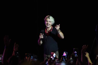 Rio de Janeiro, Brezilya, 21 Ekim 2022. Şarkıcı ve çok enstrümanlı Jordan Taylor Hanson, Amerikalı grup Hanson 'ın The City of Rio de Janeiro' daki Qualistage konserinde.