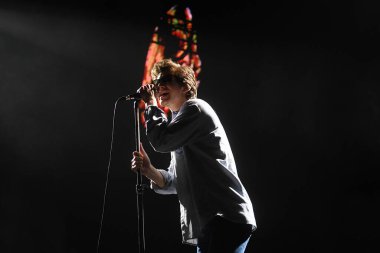 Rio de Janeiro, Brezilya, 4 Kasım 2022 Indie rock grubu Artic Monkeys 'den Alex Turner, Rio de Janeiro' daki Jeunesse Arena 'da verdiği konserde.