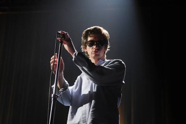 Rio de Janeiro, Brezilya, 4 Kasım 2022 Indie rock grubu Artic Monkeys 'den Alex Turner, Rio de Janeiro' daki Jeunesse Arena 'da verdiği konserde.