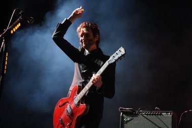Rio de Janeiro, Brezilya, 4 Kasım 2022. Rock grubu Interpol 'den Daniel Kessler, Rio de Janeiro' daki Qualistage 'da verdiği konserde.
