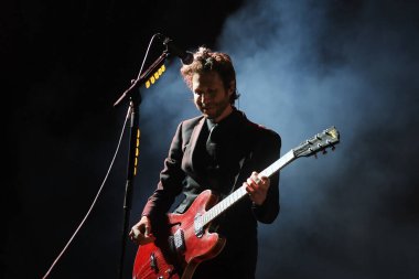 Rio de Janeiro, Brezilya, 4 Kasım 2022. Rock grubu Interpol 'den Daniel Kessler, Rio de Janeiro' daki Qualistage 'da verdiği konserde.