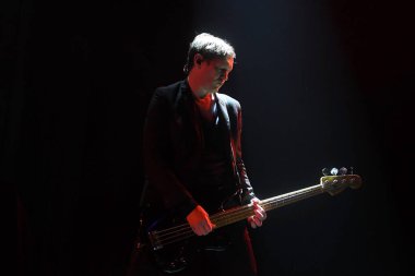 Rio de Janeiro, Brezilya, 4 Kasım 2022. Bas gitarist Brad Truax, rock grubu Interpol 'ün Rio de Janeiro şehrindeki Qualistage' da verdiği konser sırasında.