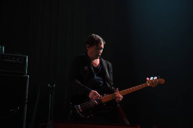 Rio de Janeiro, Brezilya, 4 Kasım 2022. Bas gitarist Brad Truax, rock grubu Interpol 'ün Rio de Janeiro şehrindeki Qualistage' da verdiği konser sırasında.