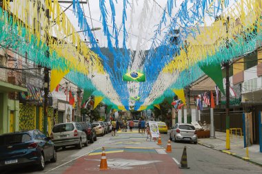 Rio de Janeiro, Brezilya, 23 Kasım 2022. Rua Pereira Nunes, yerel halk tarafından 2022 Katar Dünya Kupası için boyanmış ve dekore edilmiştir.