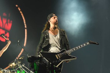 Rio de Janeiro, 2 Eylül 2022 heavy metal grubu Bullet 'ın gitaristi ve gitaristi Matt Tuck, Rio de Janeiro' daki Rock 2022 'de verdiği konserde,.