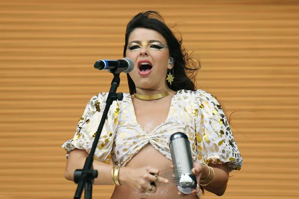 ブラジルのリオデジャネイロ 2022年9月10日 バンドの歌手ジュリア メストレバラ デセホリオ ジャネイロのロックでのコンサート中 — ストック写真