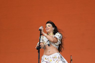 Rio de Janeiro, Brezilya, 10 Eylül 2022. Rio de Janeiro 'daki Rock' ta verdiği konserde Bala Desejo grubundan şarkıcı Julia Mestre.