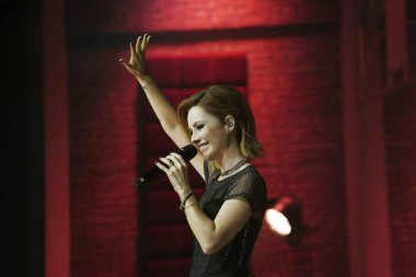 Rio de Janeiro, Brezilya, 9 Aralık 2022. Şarkıcı Sandy, Qualistage 'da bir gösteri sırasında, Rio de Janeiro şehrinde.