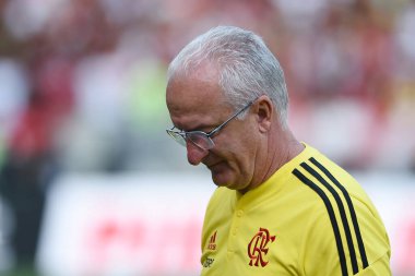 Rio de Janeiro, Brezilya, 12 Kasım 2022. Flamengo takımının futbol koçu Dorival Junior, Flamengo x Ava maçı sırasında, Brezilya Şampiyonası için, Maracan Stadyumu 'nda.