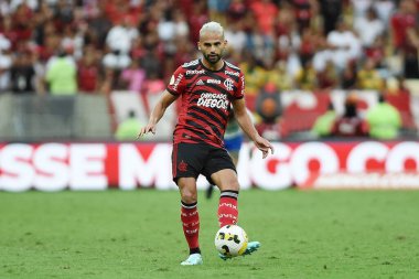 Rio de Janeiro, Brezilya, 12 Kasım 2022. Flamengo takımından futbolcu Thiago Maia, Flamengo x Ava maçı sırasında, Brezilya Şampiyonası için, Maracan Stadyumu 'nda.