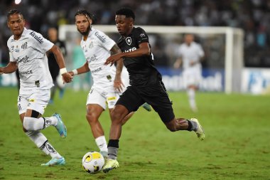 Rio de Janeiro, Brezilya, 10 Kasım 2022. Botafogo oyuncusu Jeffinho, Botafogo x Santos maçı sırasında Engenho Stadyumu 'nda Brezilya Şampiyonası için.