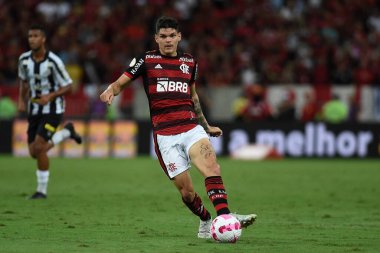 Rio de Janeiro, Brezilya, 25 Ekim 2022. Flamengo takımından Ayrton Lucas, Brezilya stadyumunda oynanan Flamengo x Santos maçında.