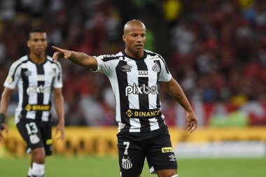 Rio de Janeiro, Brezilya, 25 Ekim 2022. Santos takımından futbolcu Carlos Sanchez, Flamengo x Santos maçında Maracan Stadyumu 'ndaki Brezilya şampiyonası için.