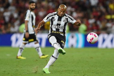 Rio de Janeiro, Brezilya, 25 Ekim 2022. Santos takımından futbolcu Carlos Sanchez, Flamengo x Santos maçında Maracan Stadyumu 'ndaki Brezilya şampiyonası için.